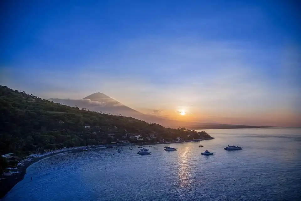 Jemeluk Bay