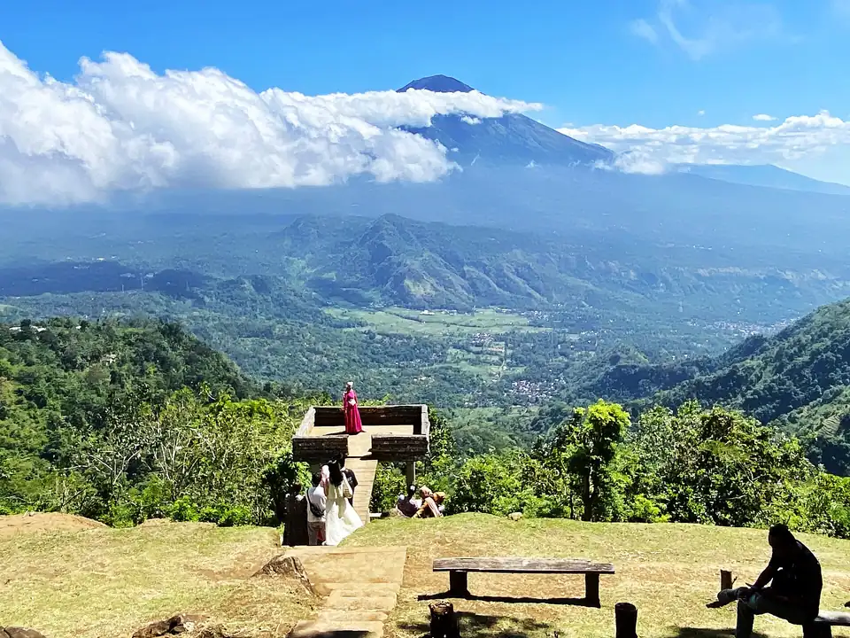 The Lahangan Sweet viewpoint with Agung behind