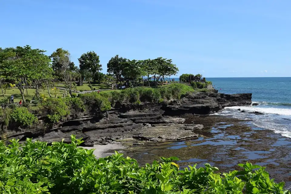 Pura Batu Bolong