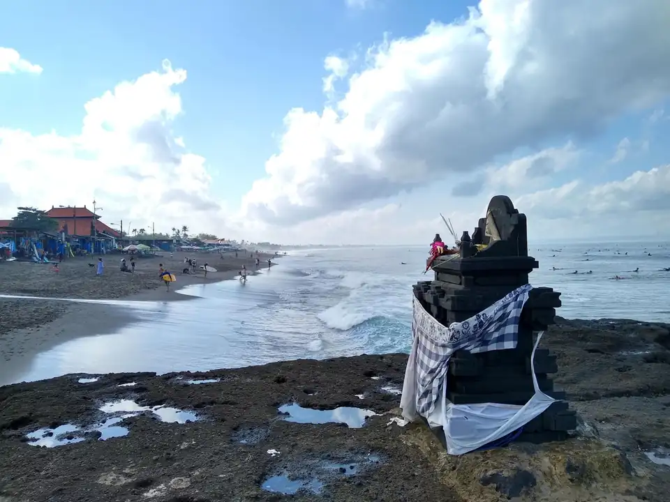 The rock and its shrine on the sand at Batu Bolong, Canggu