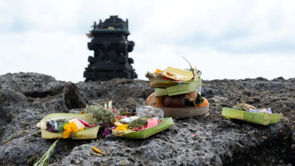 Offerings on the rocks below the shrine at Batu Bolong