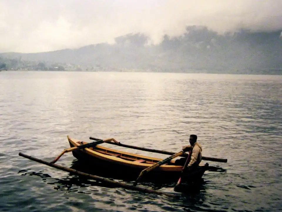 A fisherman's canoe on Lake Batur