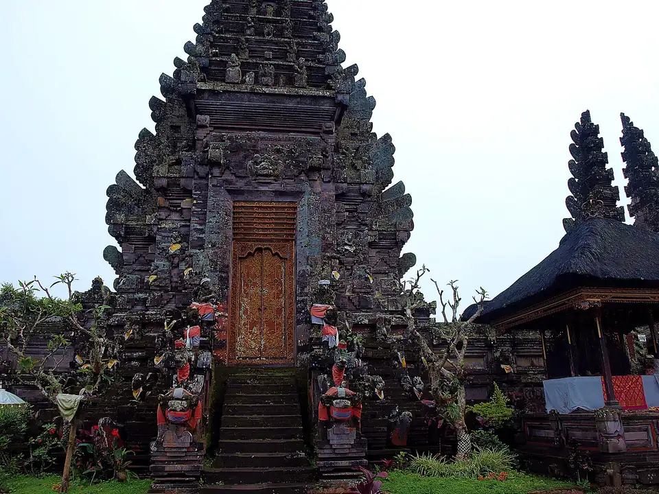 A carved gateway at Pura Ulun Danu Batur