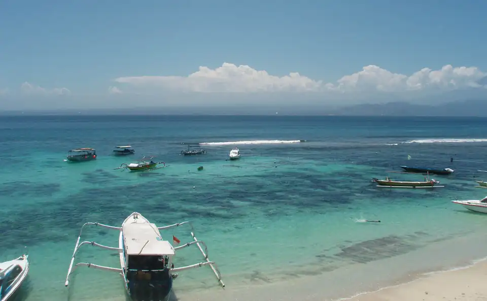 Boats on the aqua water of Mushroom Bay