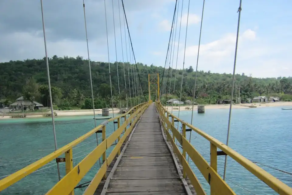 Yellow Bridge to Ceningan