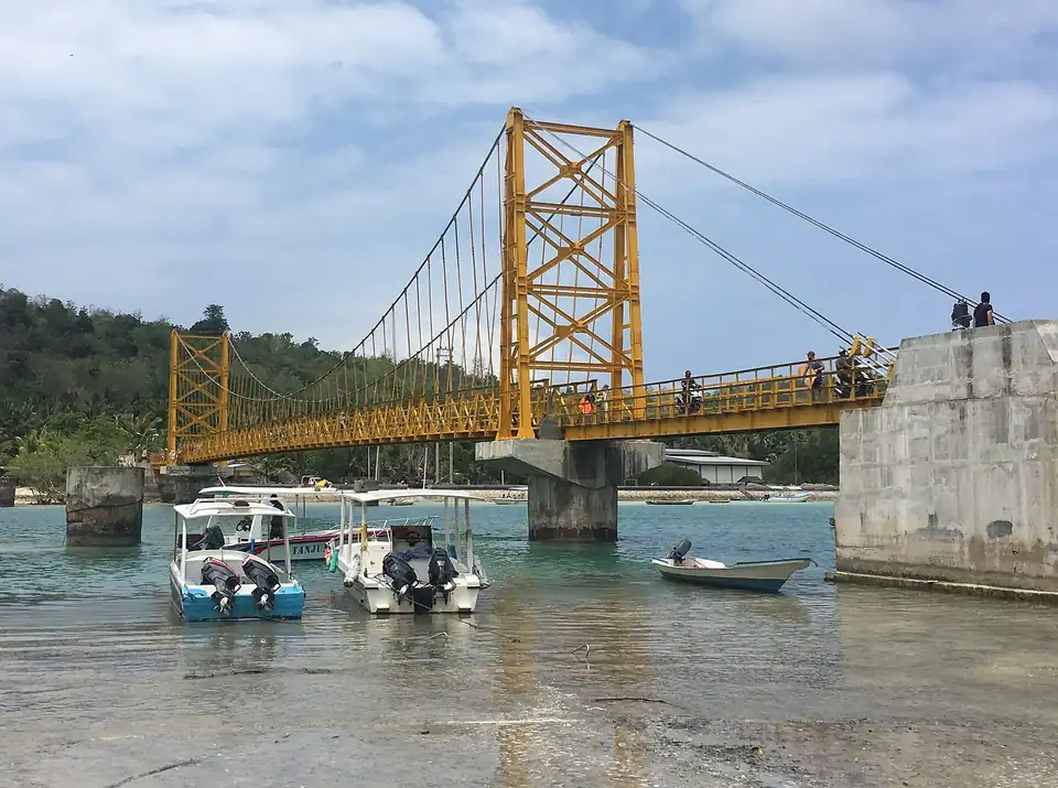 The bridge over the channel at low tide
