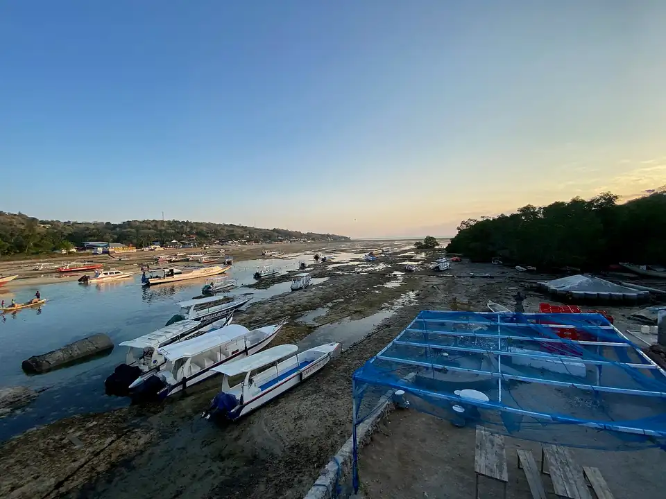 The channel between Lembongan and Ceningan