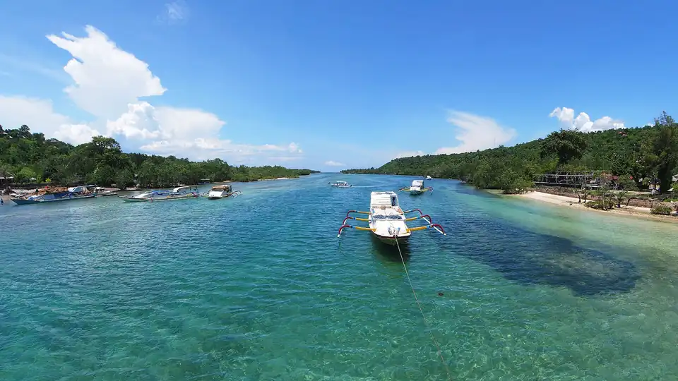 Boats in the Lembongan to Ceningan channel