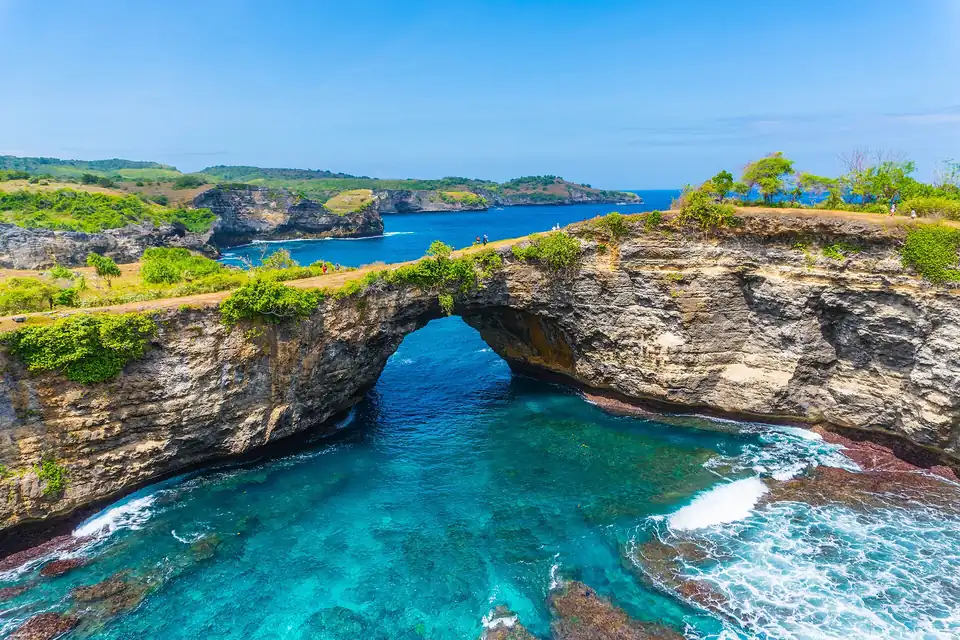 The rock arch over the sea at Broken Beach