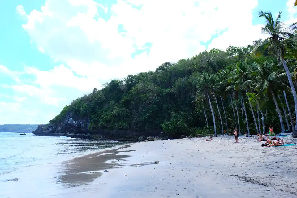 The sand and palms of Crystal Bay