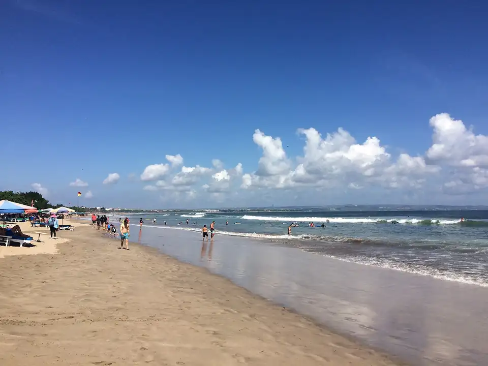 The wide sand of Double Six Beach
