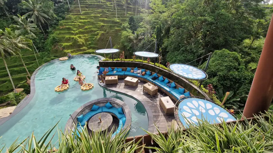 Floating breakfast trays in the pool at Alas Harum above the terraced valley