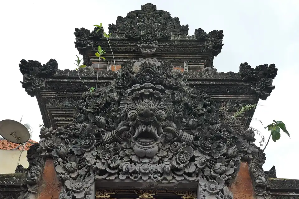 A Kala head carved over a palace gateway