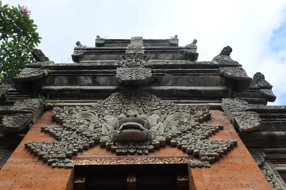 Looking up at the carved Kala head on the gate