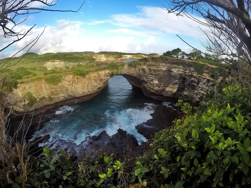 The rock arch at Broken Beach