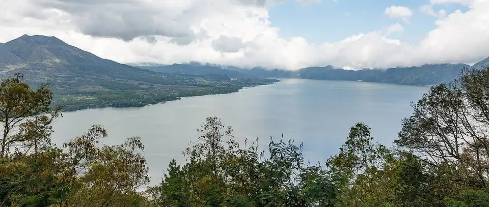 Lake Batur curving through the caldera below the rim road
