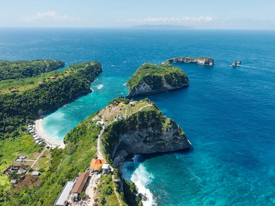 Diamond Beach and its cliffs seen from the air