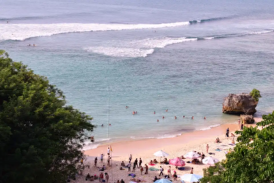 A cove beach below the cliffs at Pecatu