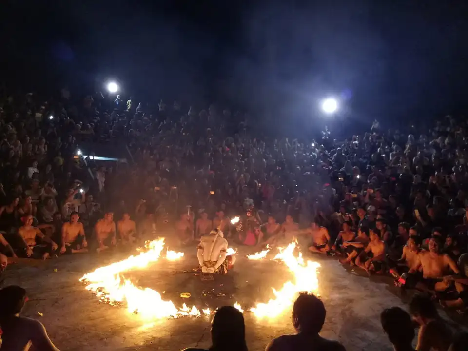 The fire dance that closes the Kecak at Uluwatu temple