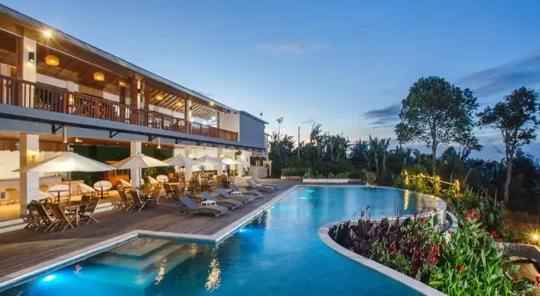 Giriwood Hotel & Villa